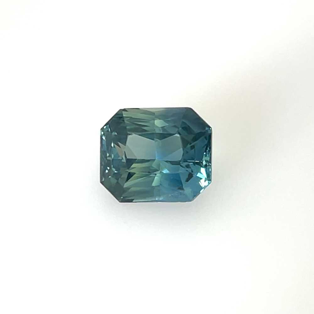 2.75 ct Emerald sapphire