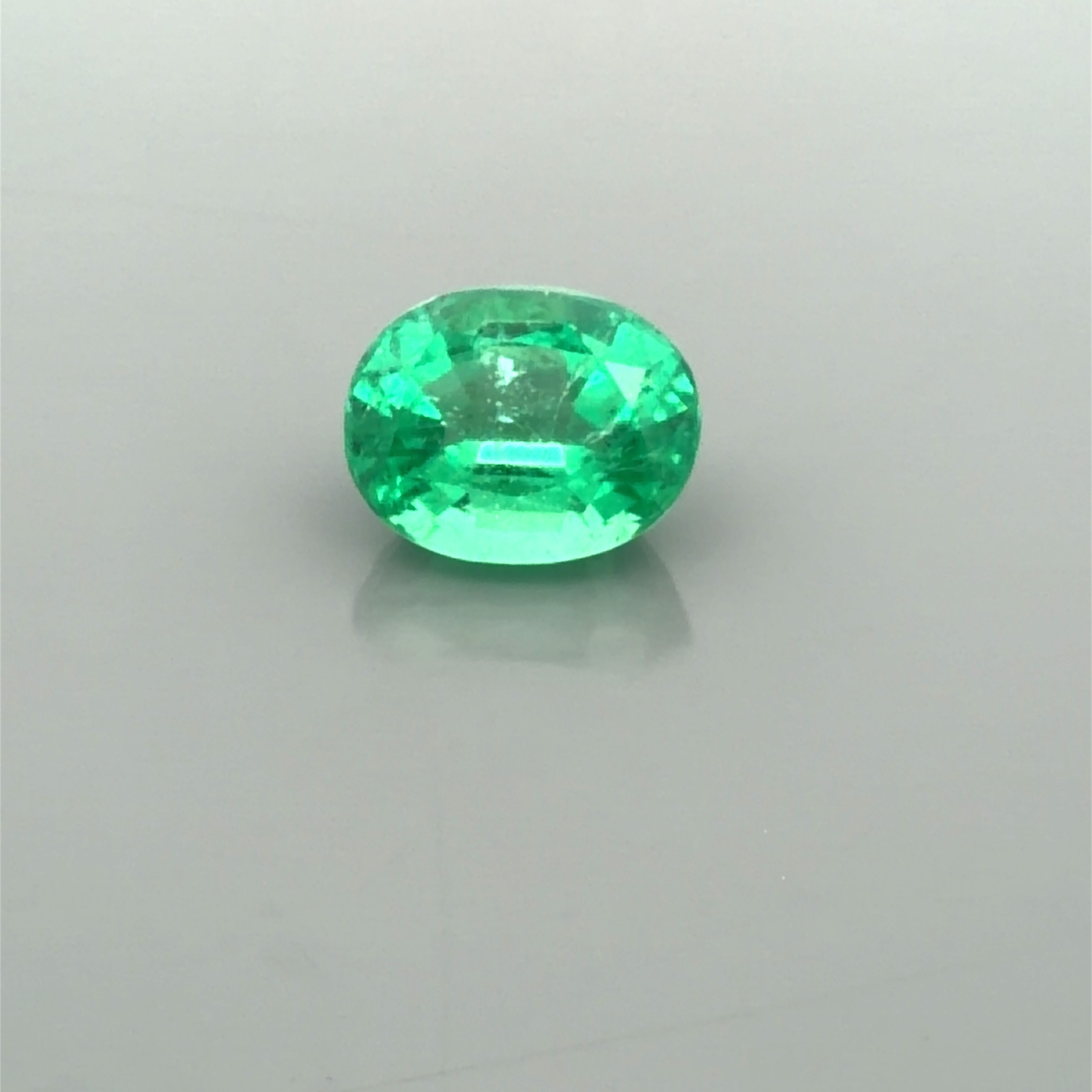 Szmaragd 3,21 ct, zielony, szlif owalny