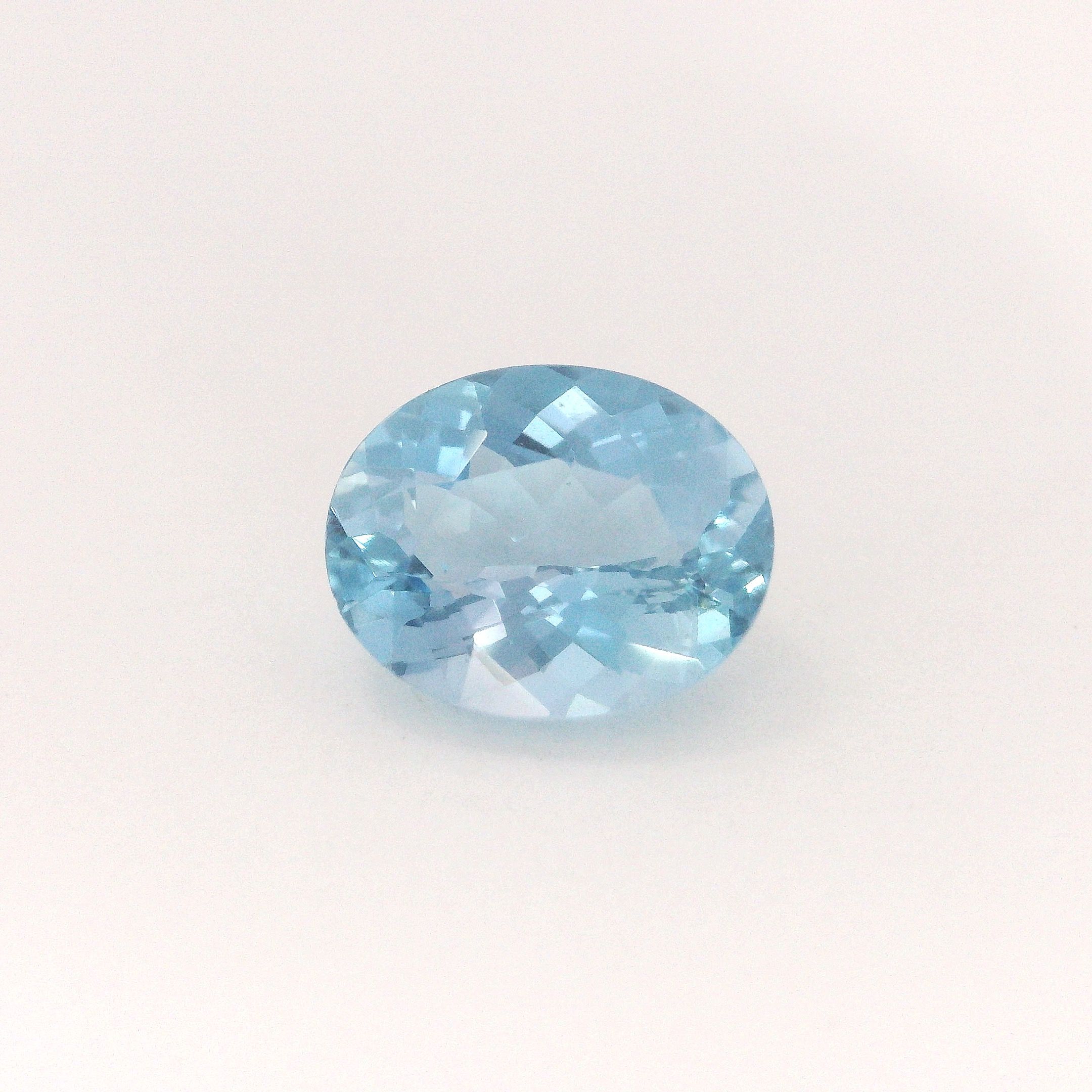 Akwamaryn 2,70 ct, niebieski, szlif owalny
