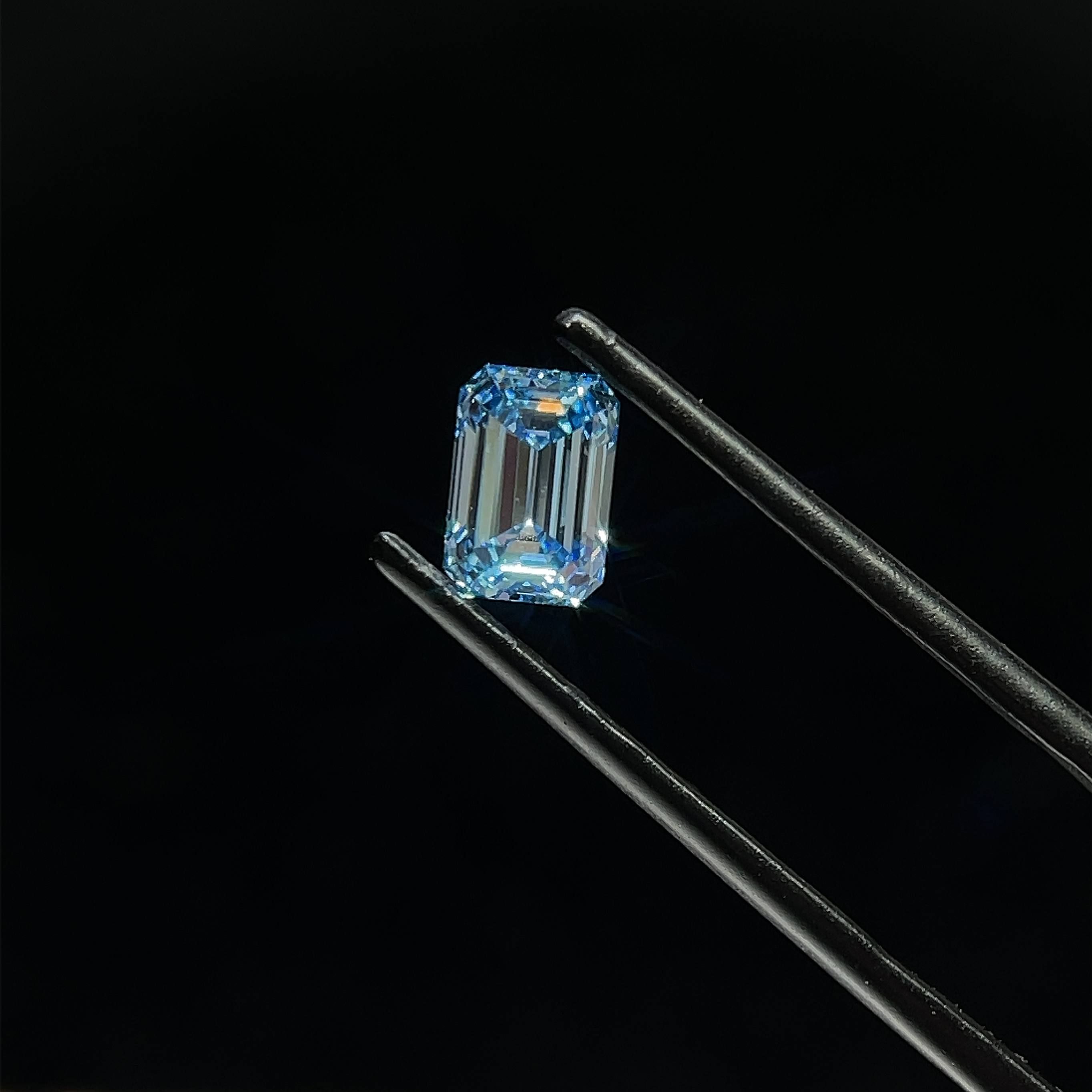 0.89 CT Fancy Intense Blue EMERALD