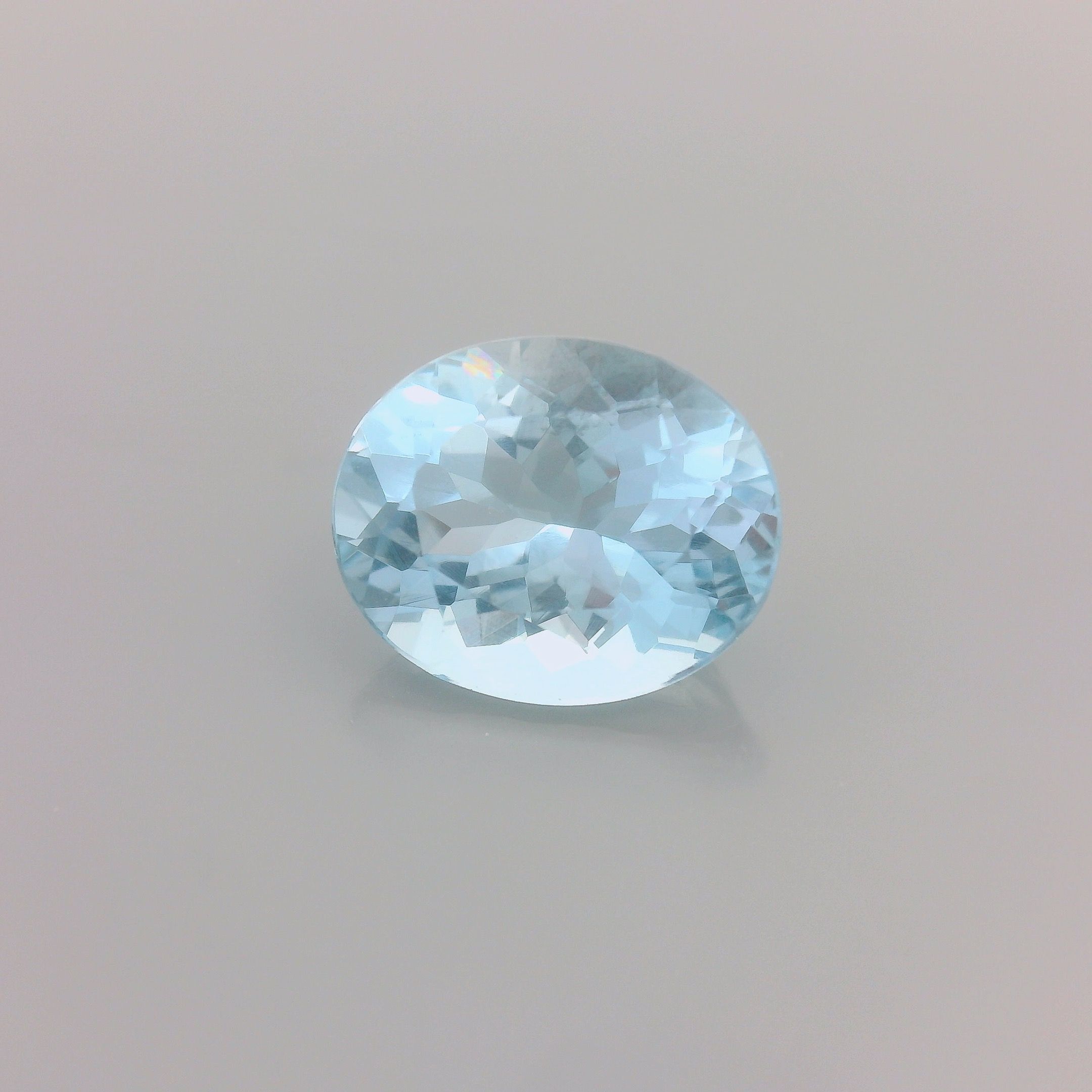 Akwamaryn 2,58 ct, niebieski, szlif owalny