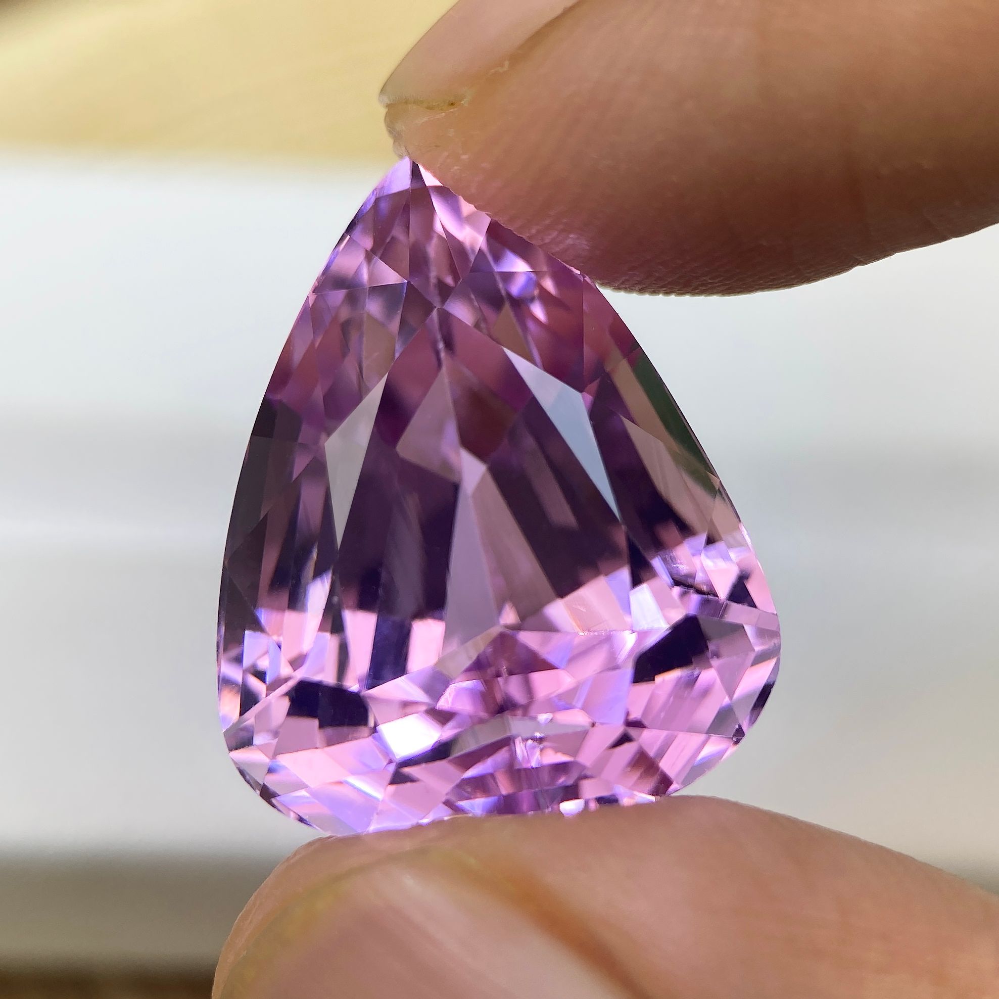 KUNZITE FACETED 31.68ct PURPLE Purple Pink EC PAKISTAN NONE