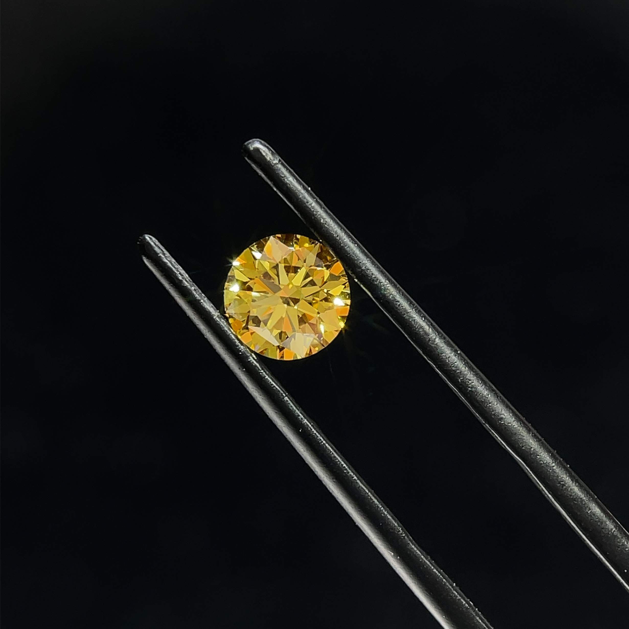 0.76 CT Fancy Intense Brownish Yellow ROUND