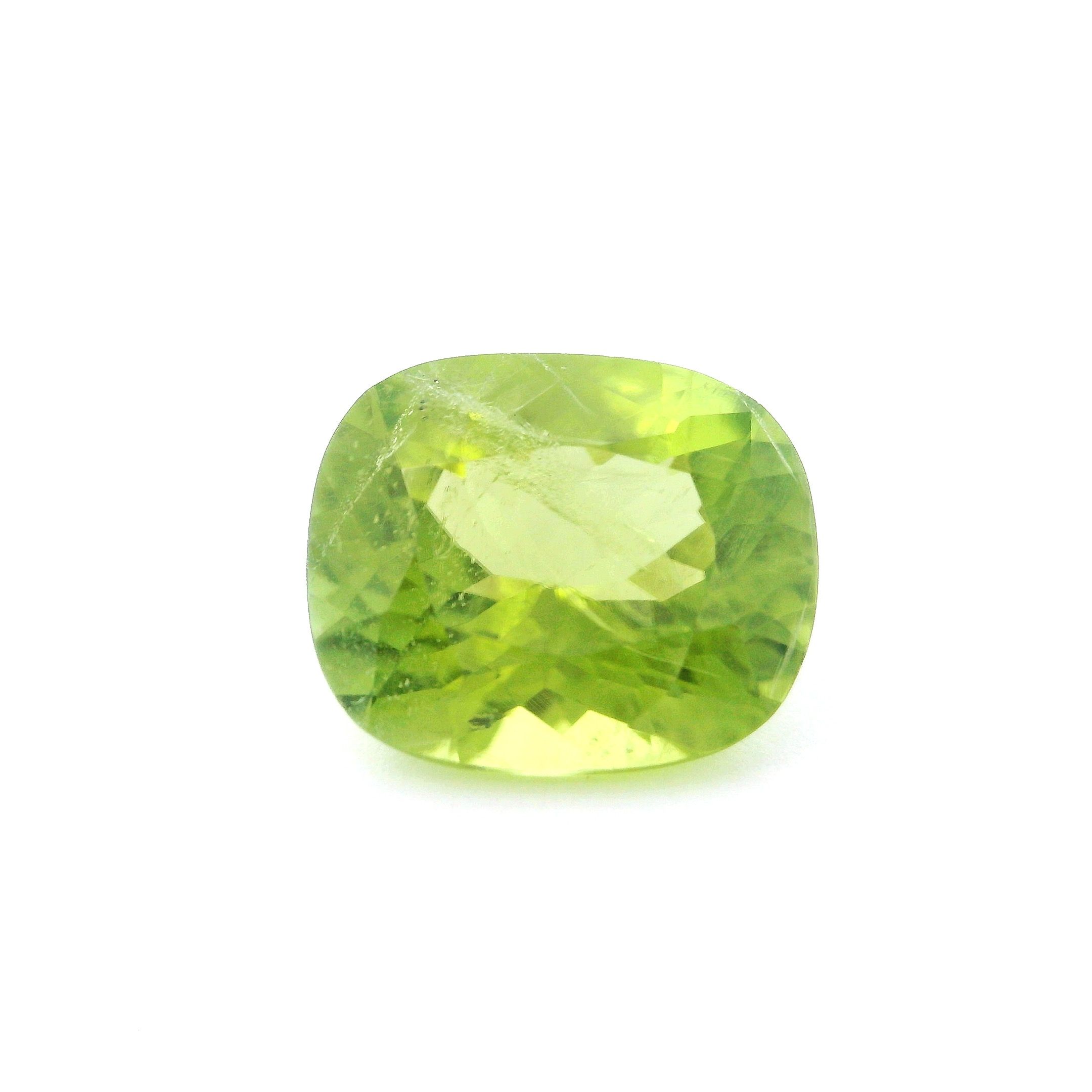 Perydot 3,39 ct, zielony, szlif cushion