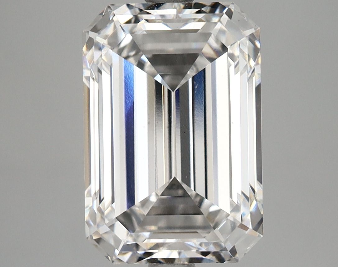 4.64-carat emerald diamond with E color, null cut, and VS2 clarity.