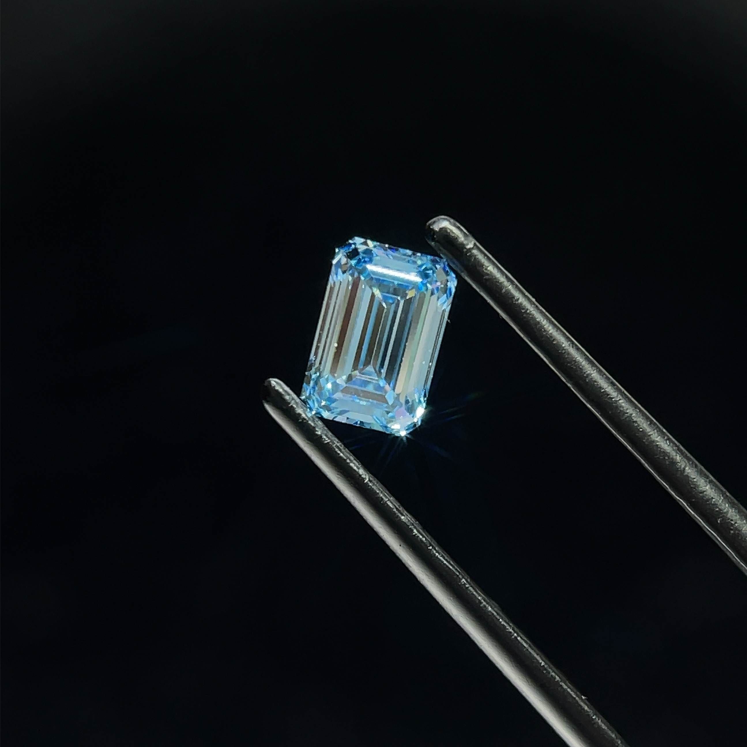 0.79 CT Fancy Intense Blue EMERALD