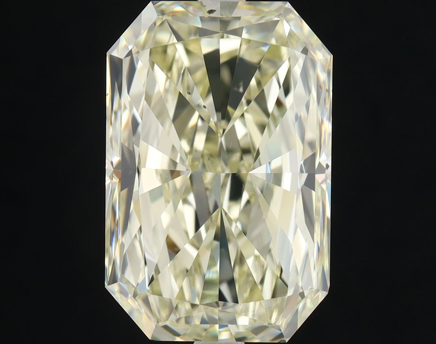 Prírodný diamant radiant,...