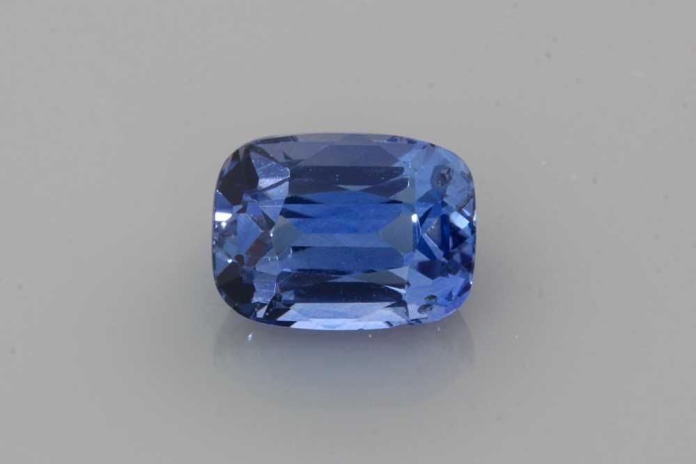 SAPPHIRE FACETED 2.05ct BLUE Light BLUE SI SRILANKA HEATED