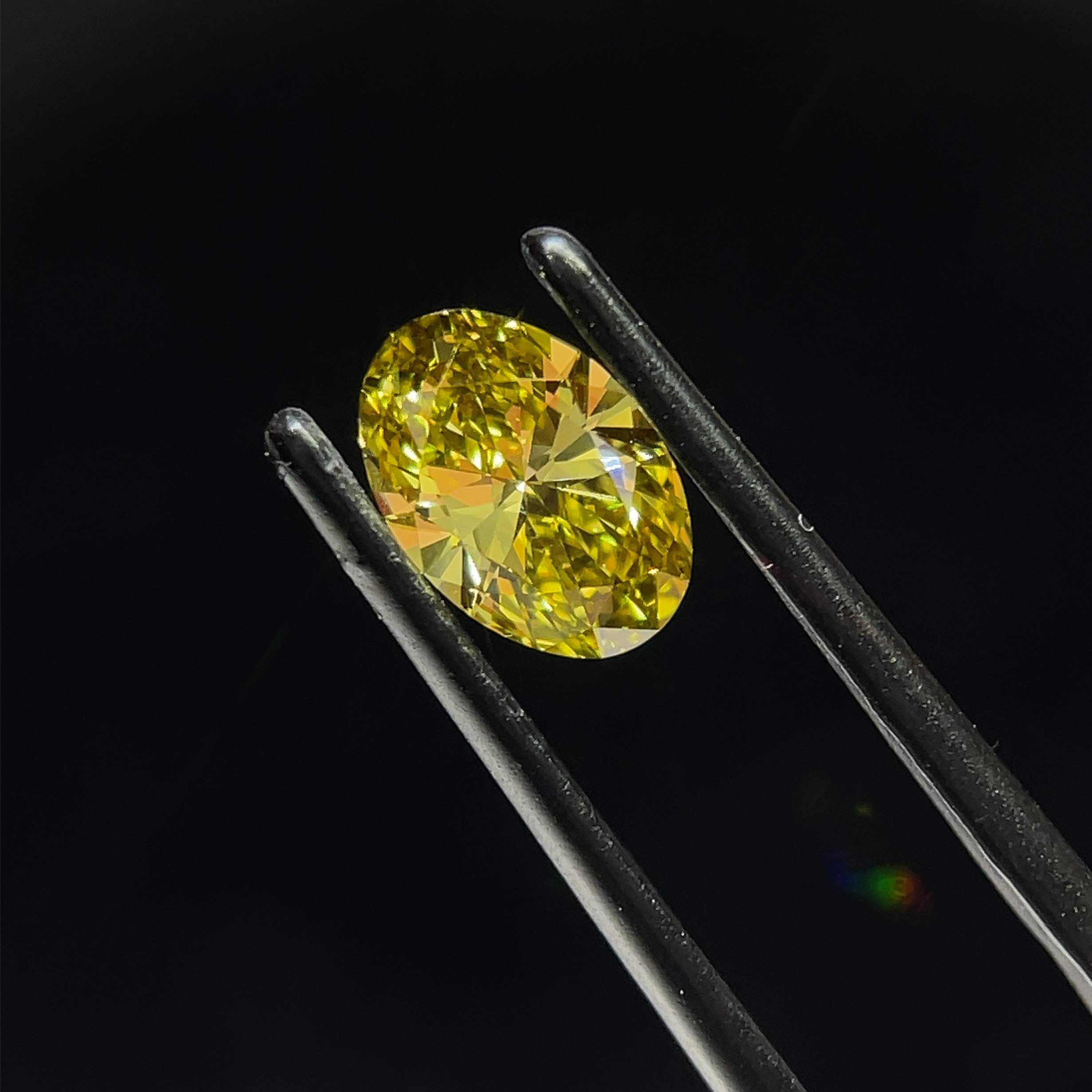 0.9 CT Fancy Vivid Green Yellow OVAL