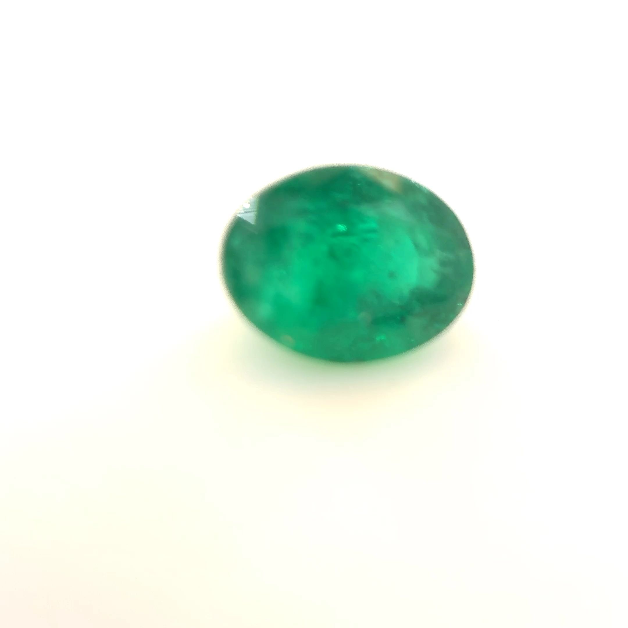 Szmaragd 1,36 ct, zielony, szlif owalny