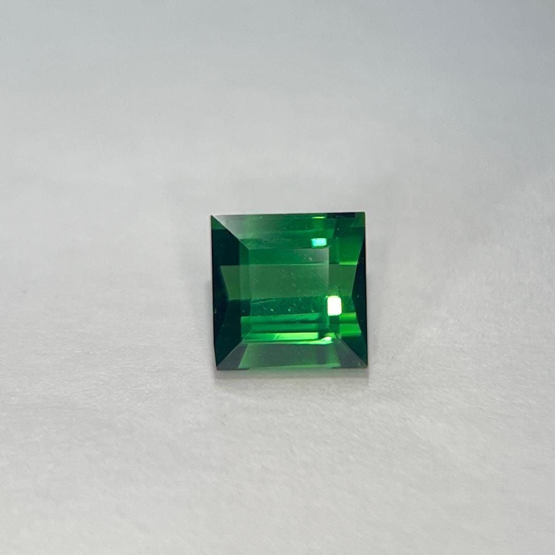 Turmalin 2,04 ct, zielony, szlif bagietka