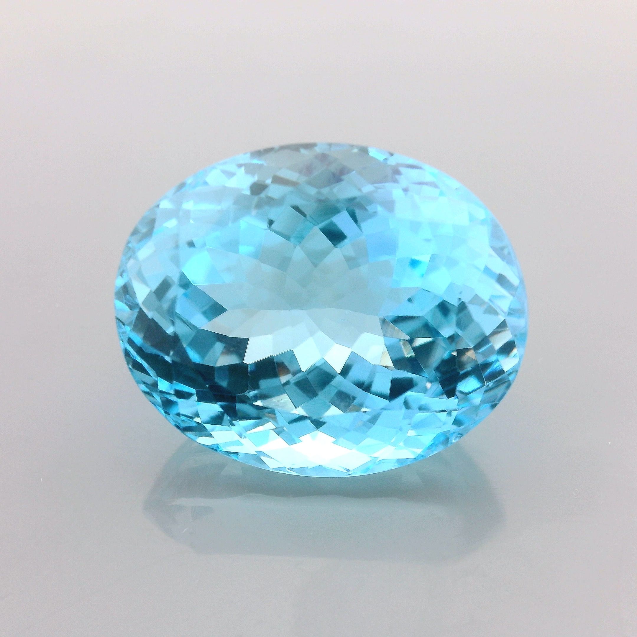 Topaz 39,84 ct, niebieski, szlif owalny