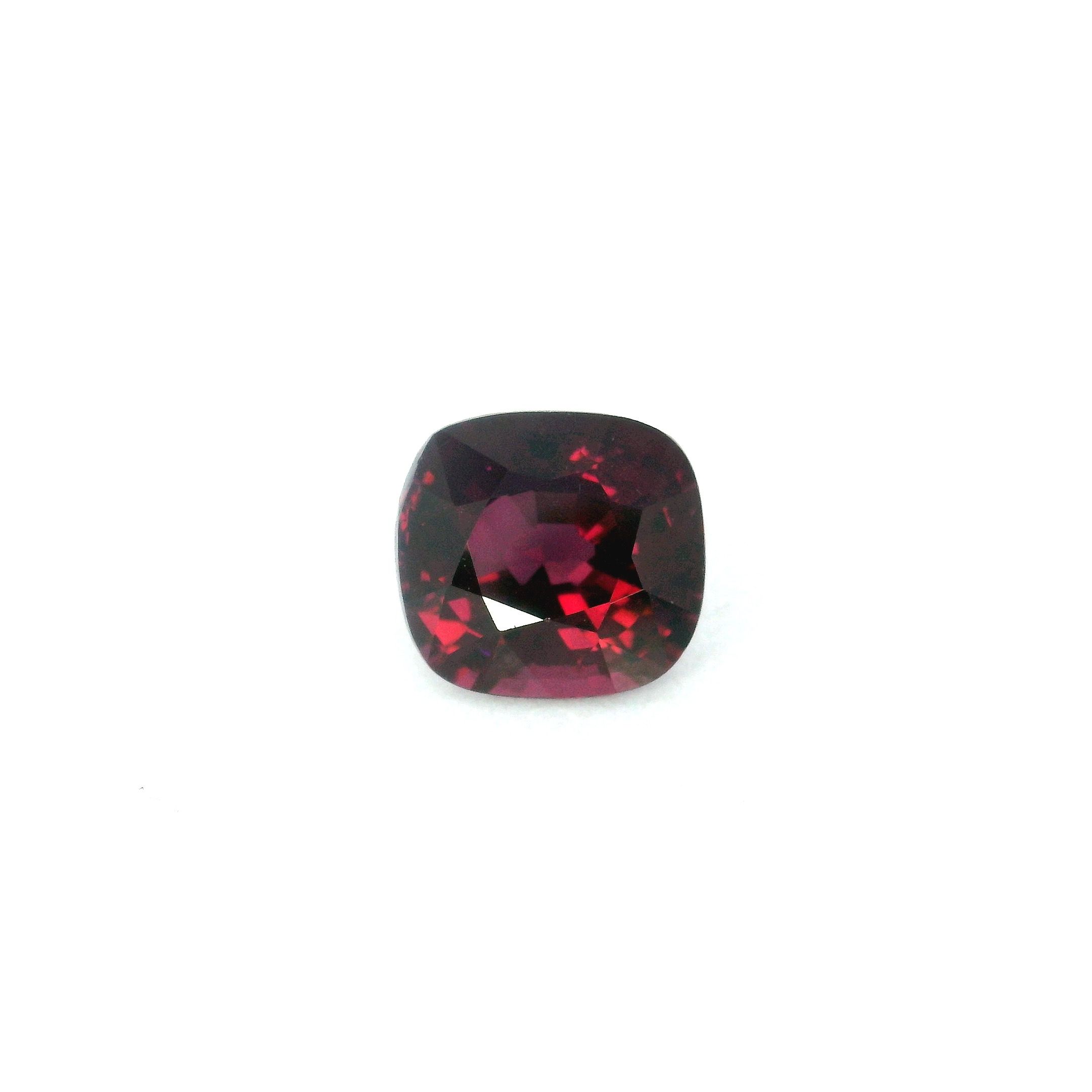 2.91 ct Cushion garnet