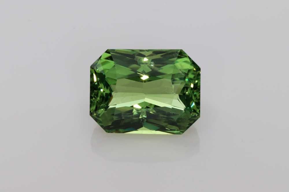 SAPPHIRE FACETED 9.72ct GREEN GREEN SI TANZANIA NONE