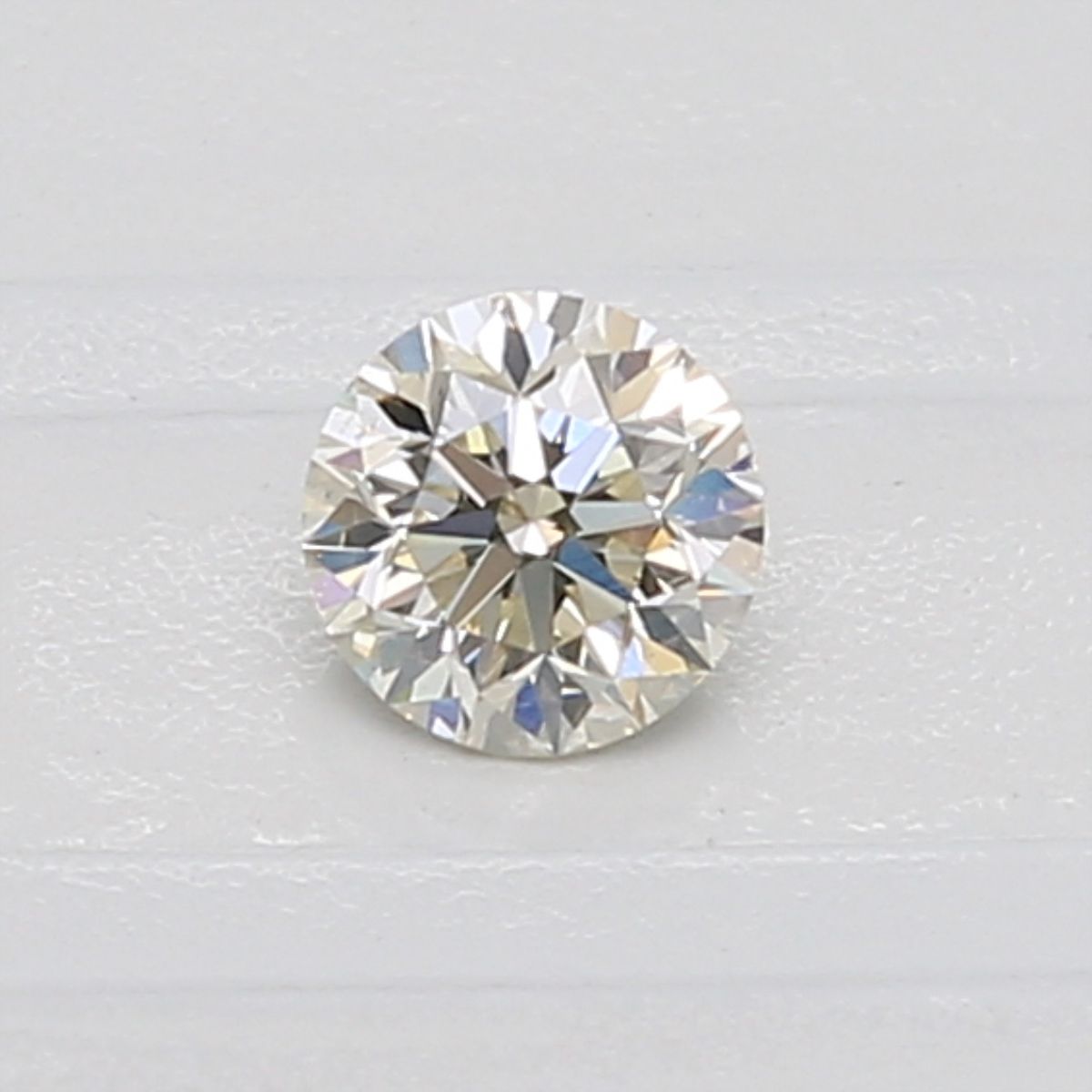 Prírodný diamant okrúhly...