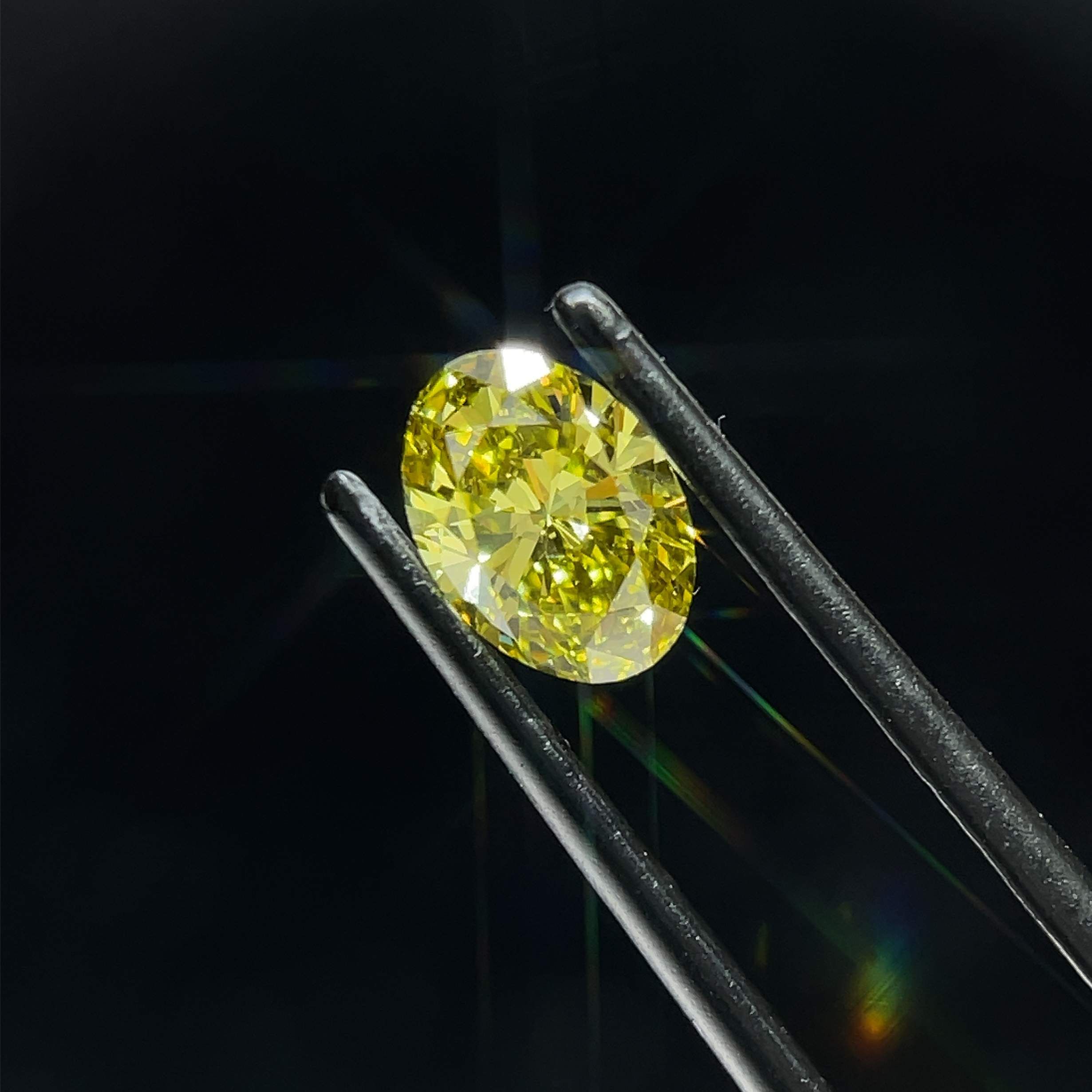 0.94 CT Fancy Vivid Green Yellow OVAL