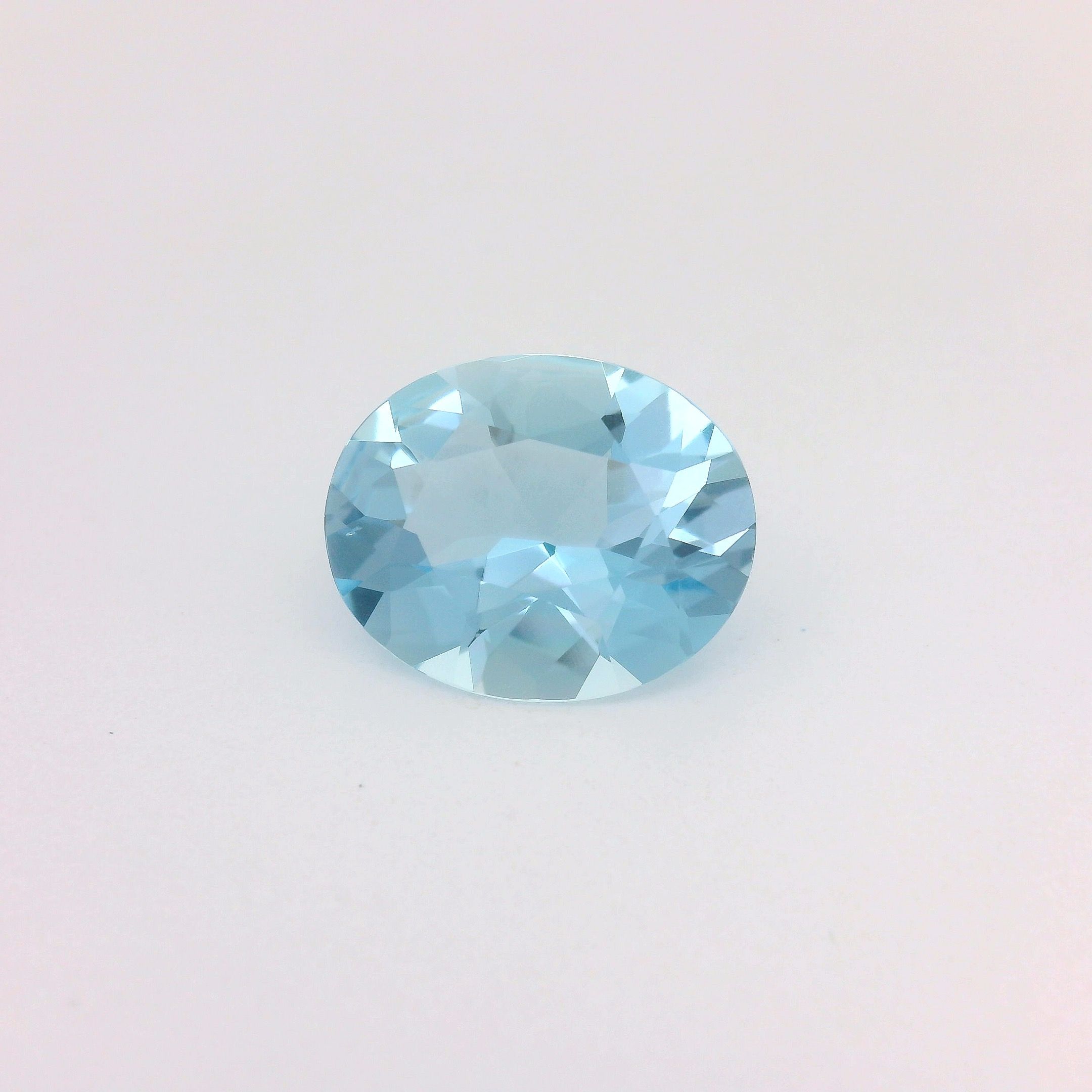 Akwamaryn 2,67 ct, niebieski, szlif owalny