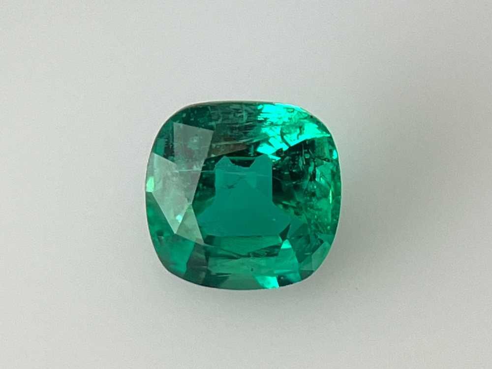 Szmaragd 2,34 ct, zielony, szlif cushion
