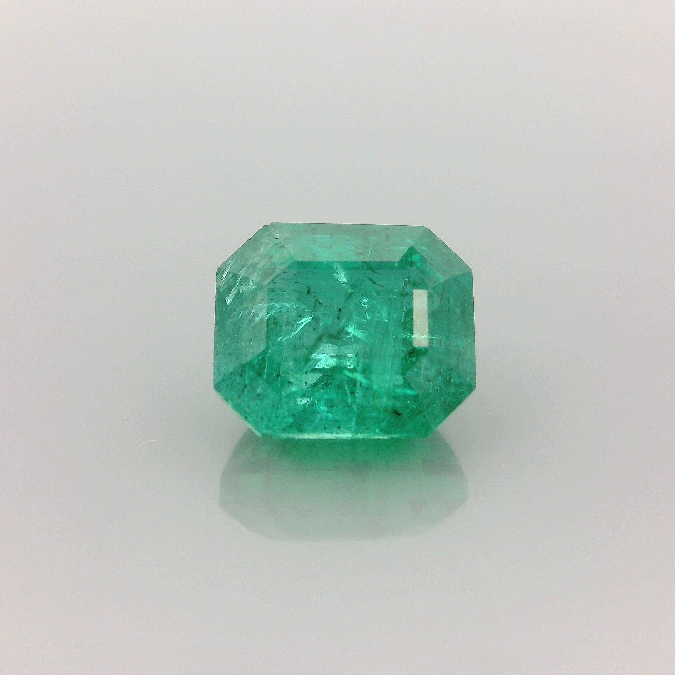 Szmaragd 2,60 ct, zielony, szlif ośmiokątny