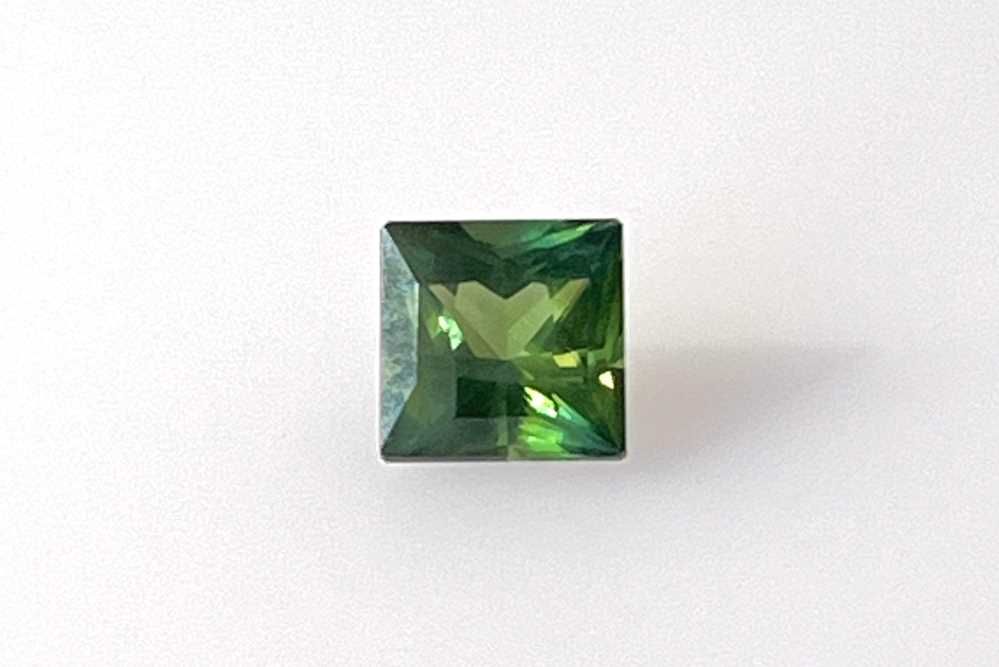 Szafir 1,33 ct, zielony, szlif princess
