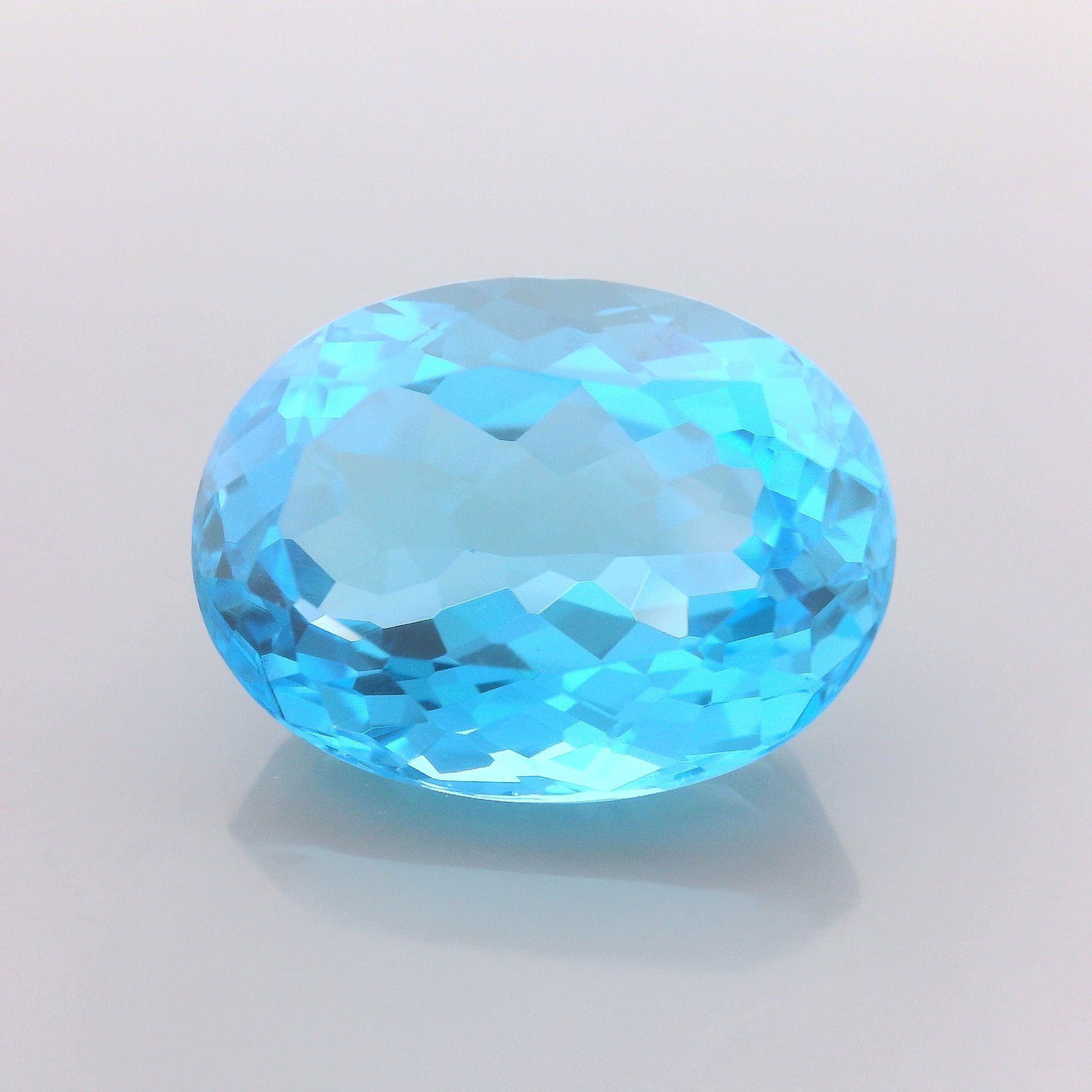 Topaz 25,26 ct, niebieski, szlif owalny