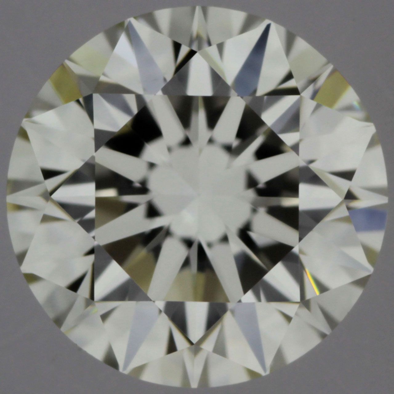 Prírodný diamant okrúhly...