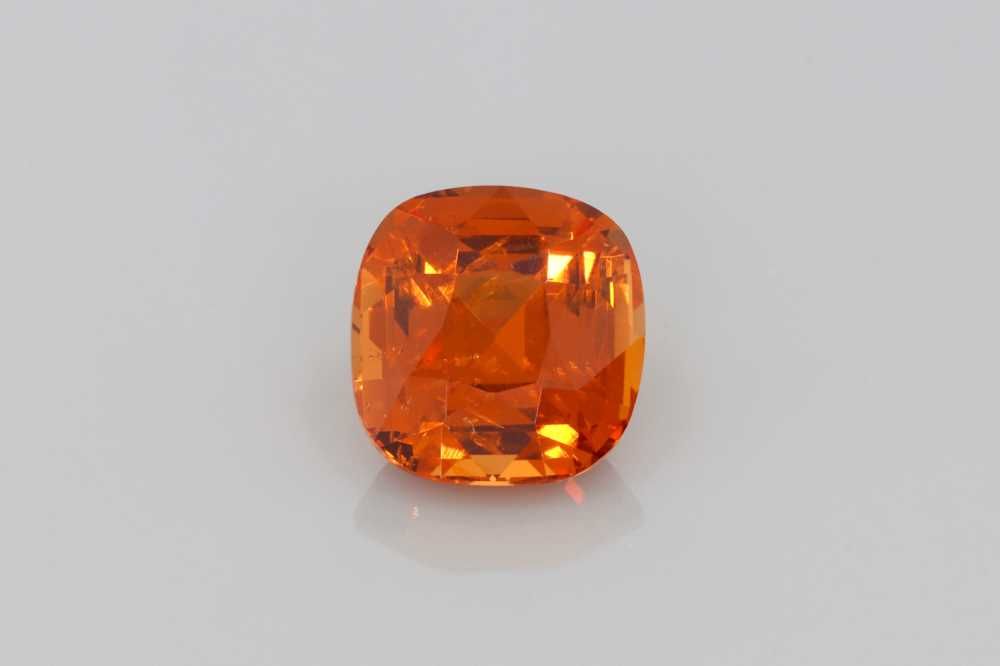 Granat 2,36 ct, pomarańczowy, szlif cushion