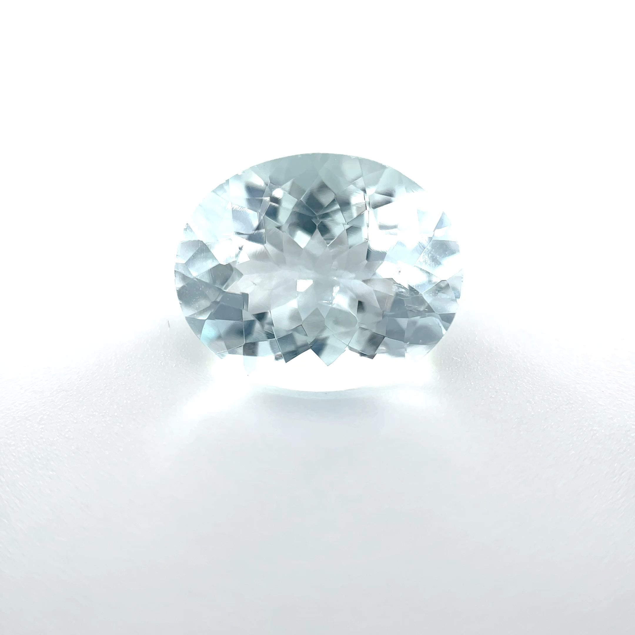 Akwamaryn 3,30 ct, niebieski, szlif owalny