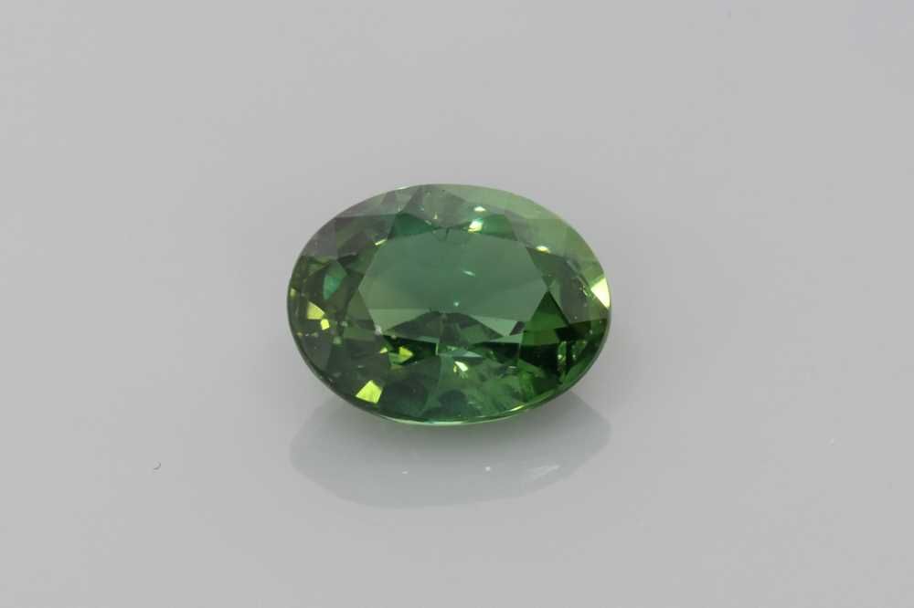 Szafir 2,02 ct, zielony, szlif owalny