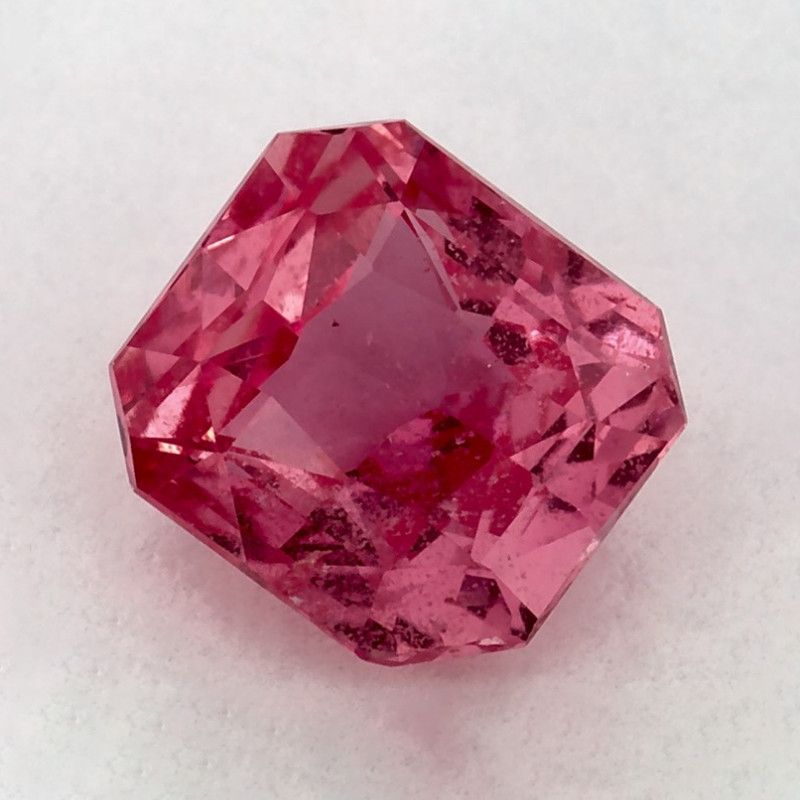 Szafir 1,57 ct, różowy, szlif radiant