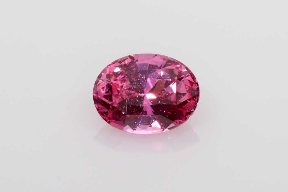 Szafir 1,52 ct, różowy, szlif owalny