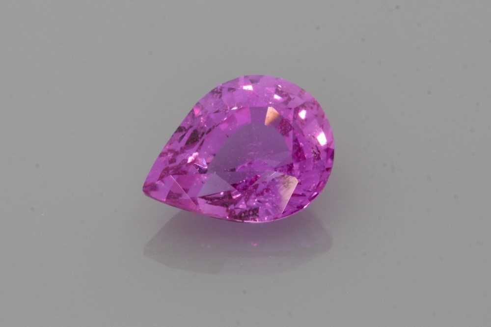 SAPPHIRE FACETED 1.63ct PINK Vivid PINK SI SRILANKA HEATED