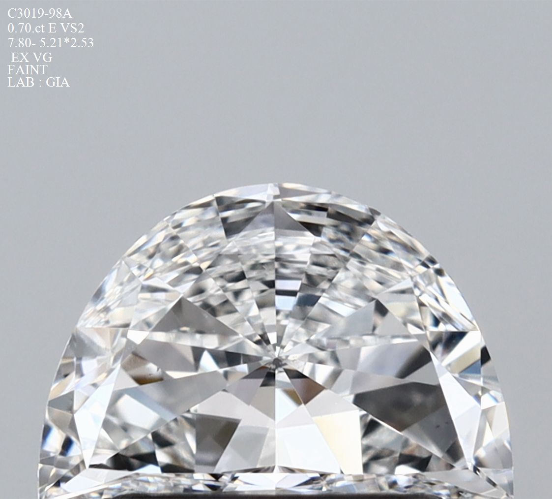 Prírodný diamant half moon,...