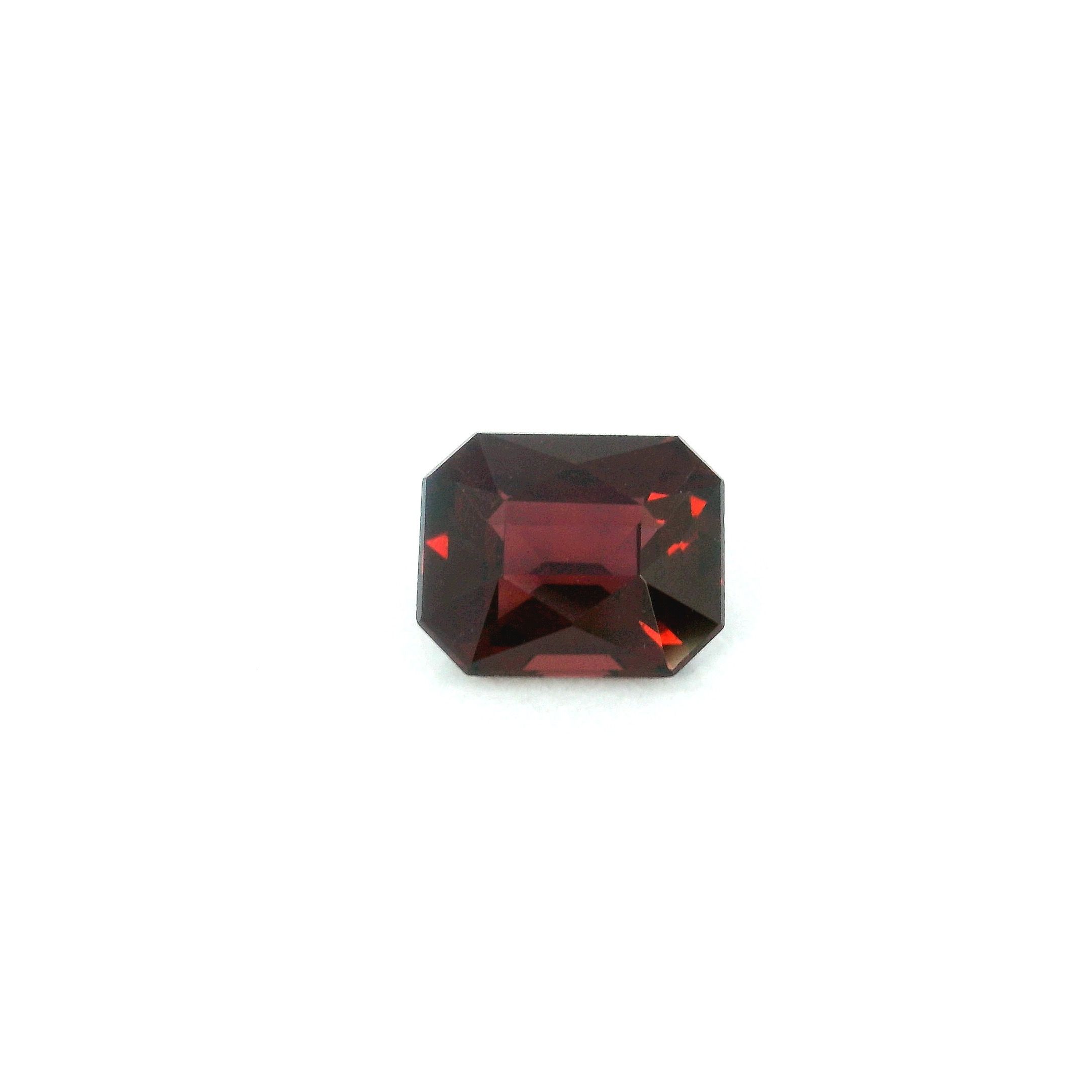 Granat 3,11 ct, różowy, szlif ośmiokątny
