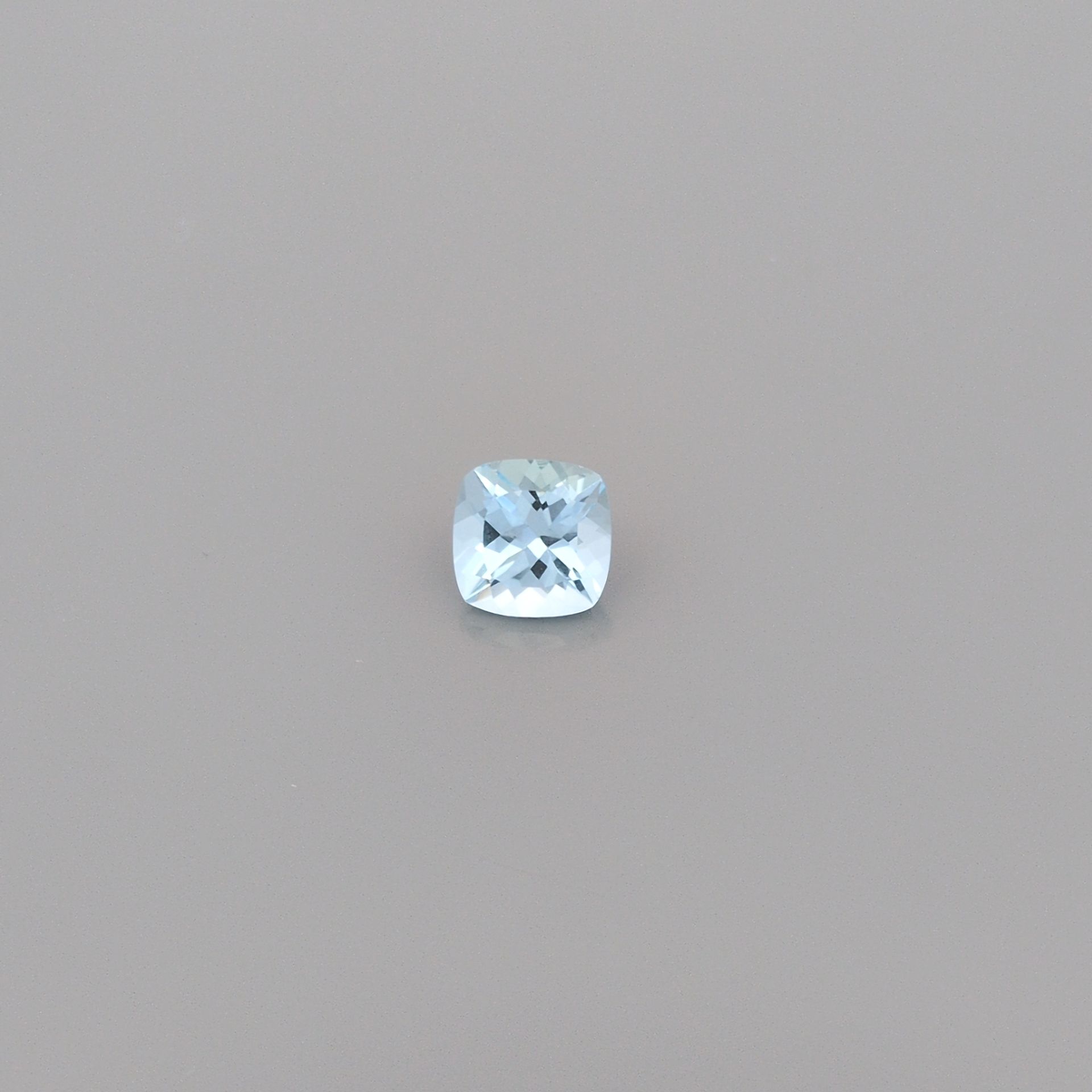 Akwamaryn 1,59 ct, niebieski, szlif cushion