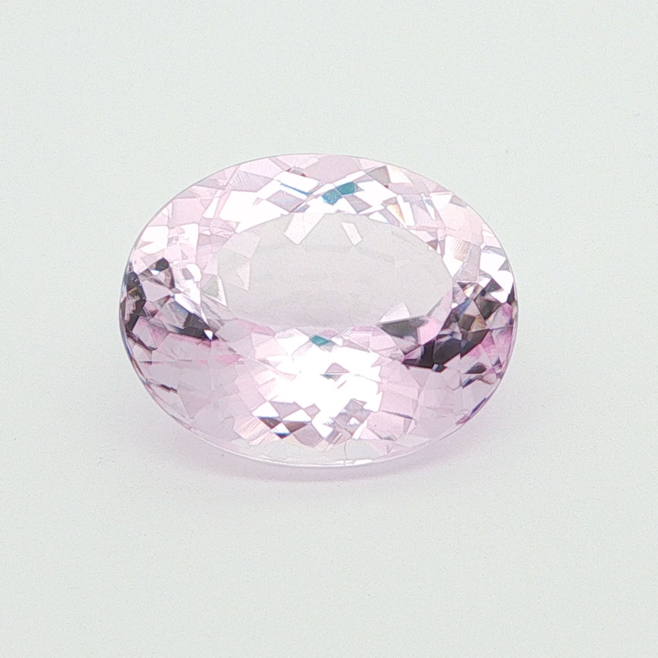Kunzyt 24,21 ct, różowy, szlif owalny