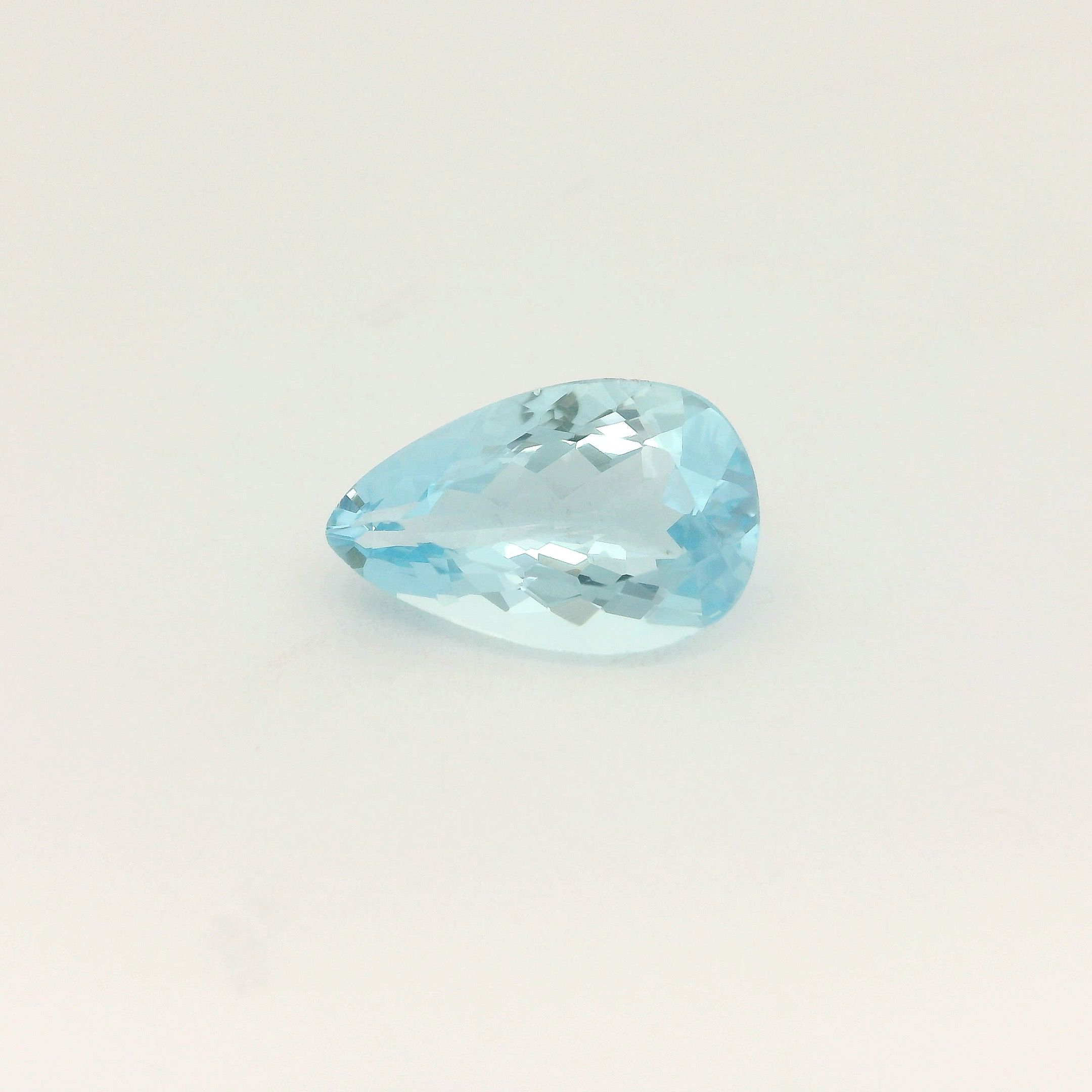 Akwamaryn 2,15 ct, niebieski, szlif gruszka