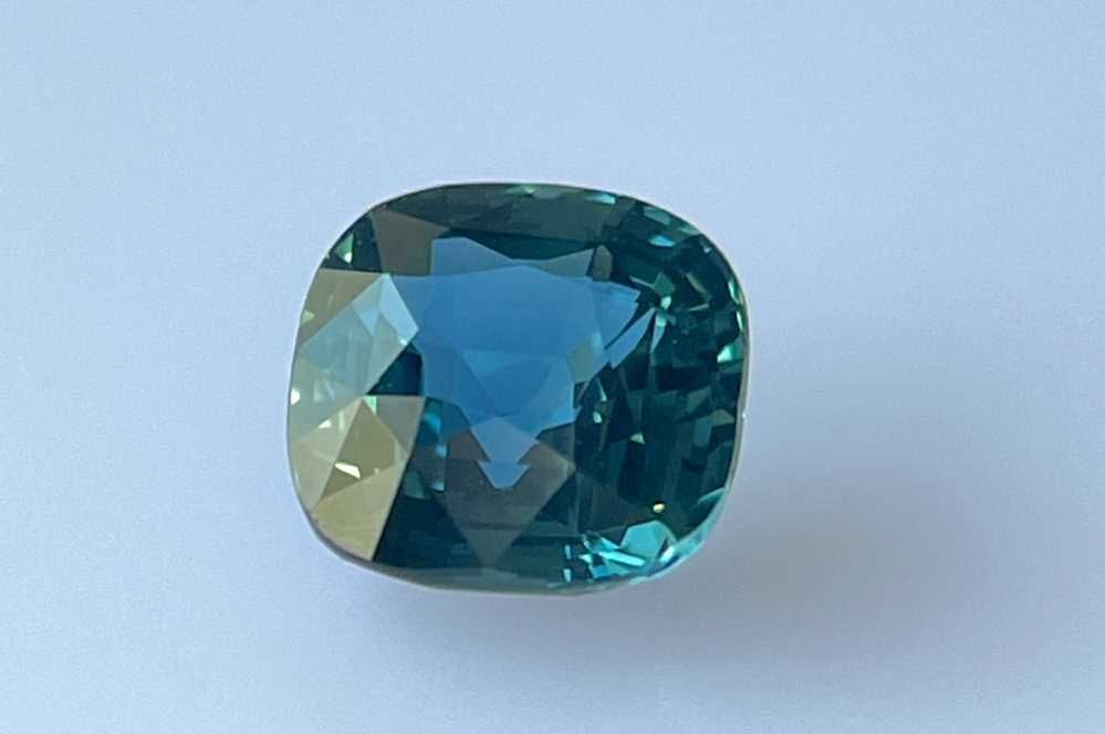 SAPPHIRE FACETED 3.03ct MULTI_COLOR Vivid MULTI_COLOR SI MADAGASCAR NONE