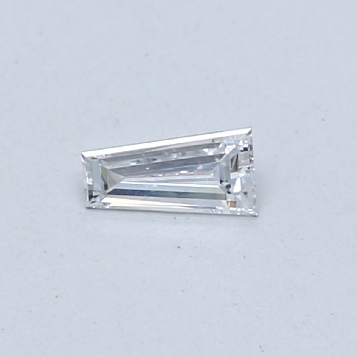 0.16ct TAPERED BAGUETTE Diamond