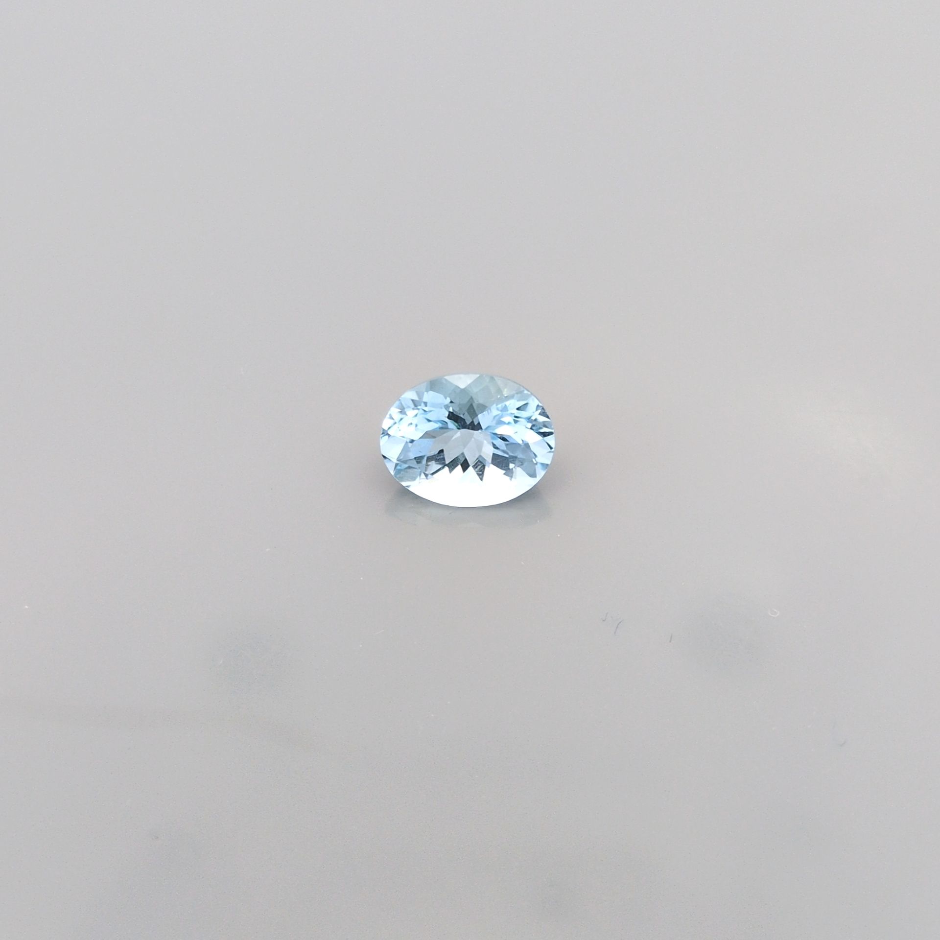 Akwamaryn 1,71 ct, niebieski, szlif owalny