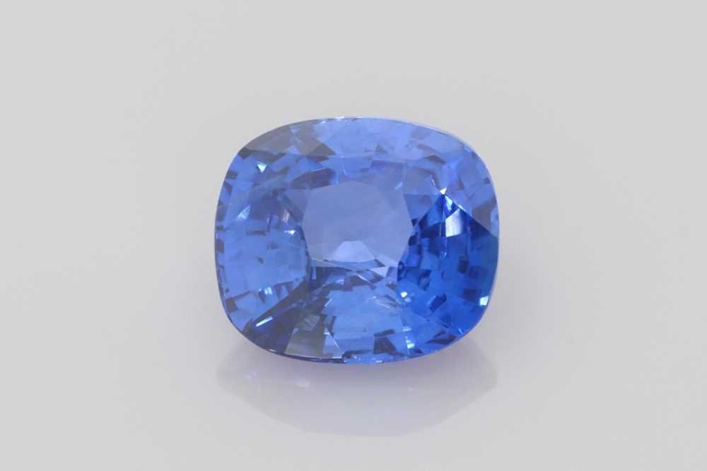 Szafir 3,03 ct, niebieski, szlif cushion