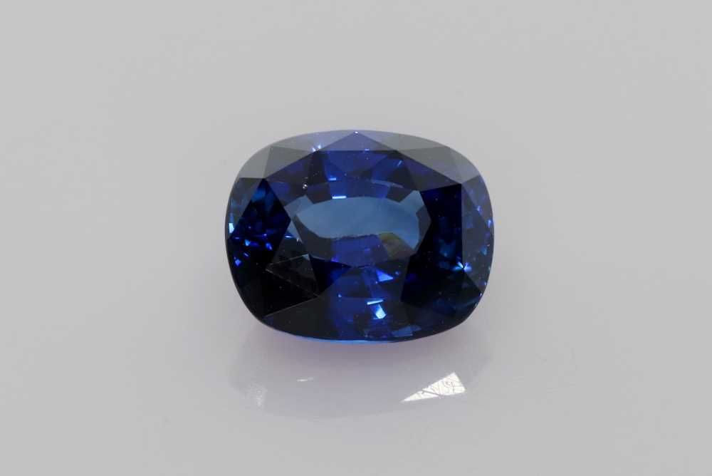 SAPPHIRE FACETED 3.05ct BLUE Vivid BLUE SI SRILANKA HEATED