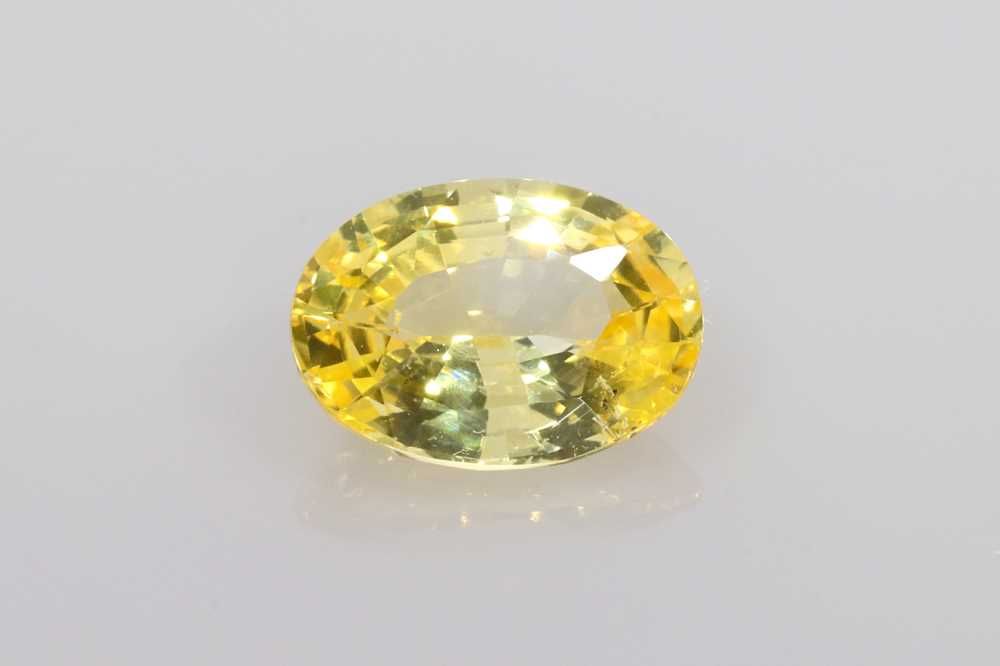 Szafir 2,09 ct, żółty, szlif owalny