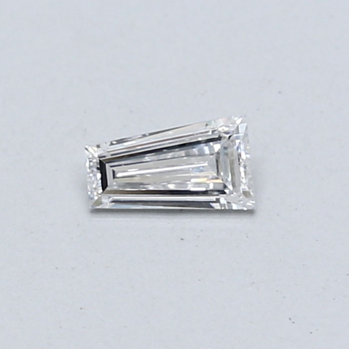 0.19ct TAPERED BAGUETTE Diamond