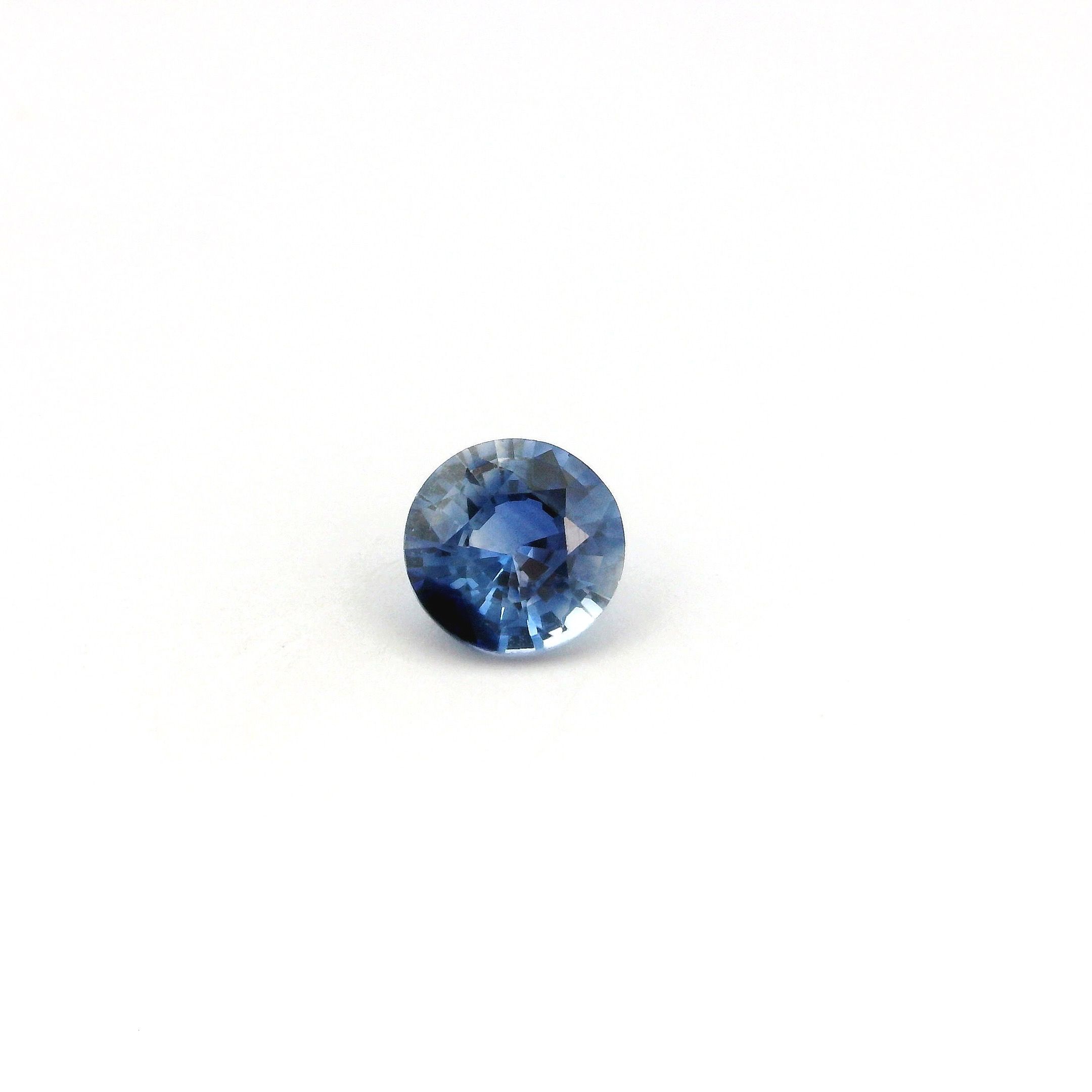 0.63 ct Round sapphire