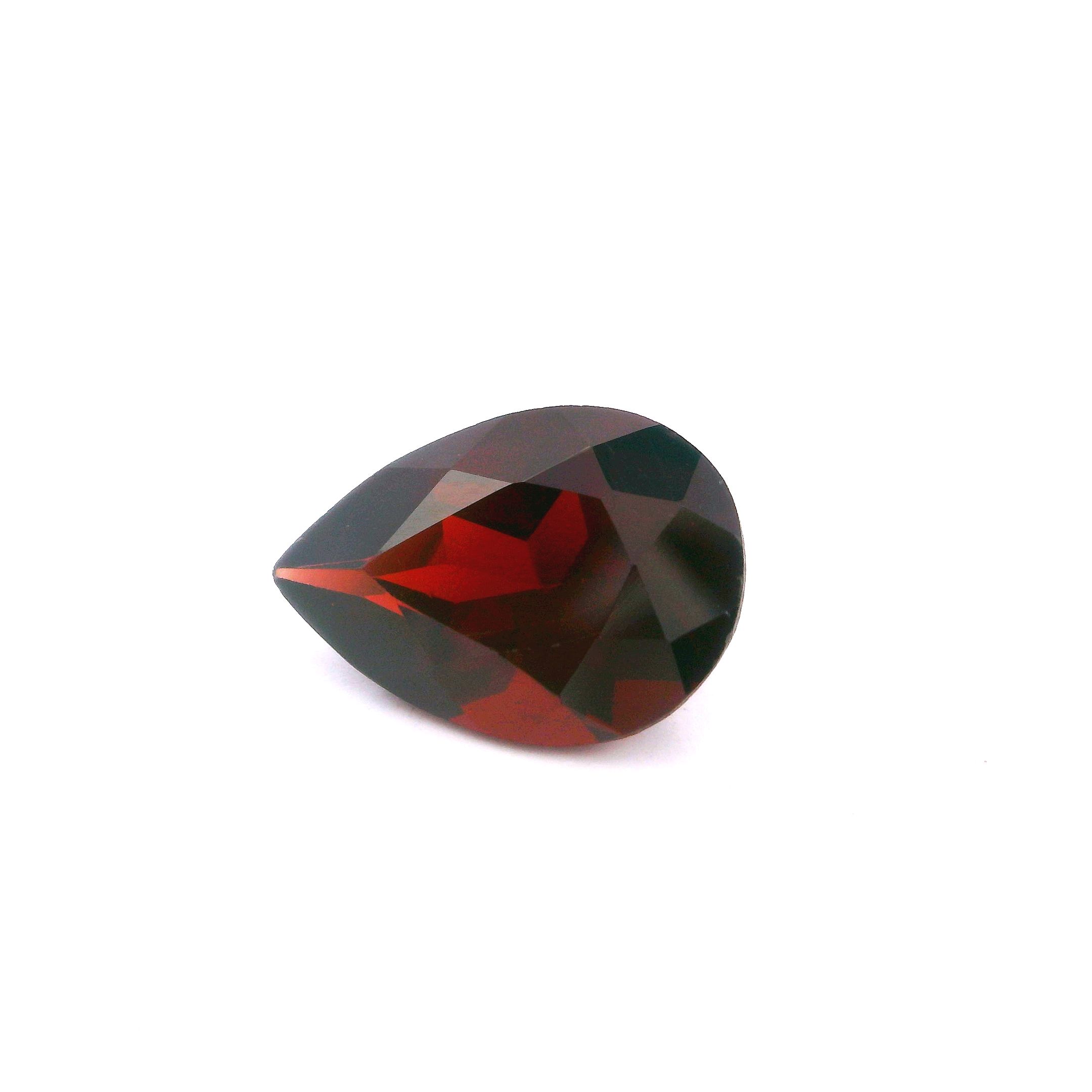 Granat 4,85 ct, czerwony, szlif gruszka