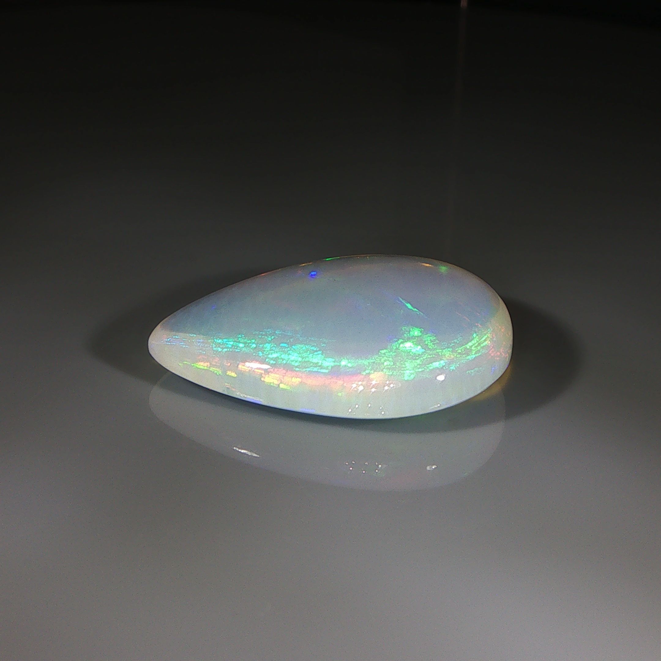Opal 14,98 ct, biały, kaboszon