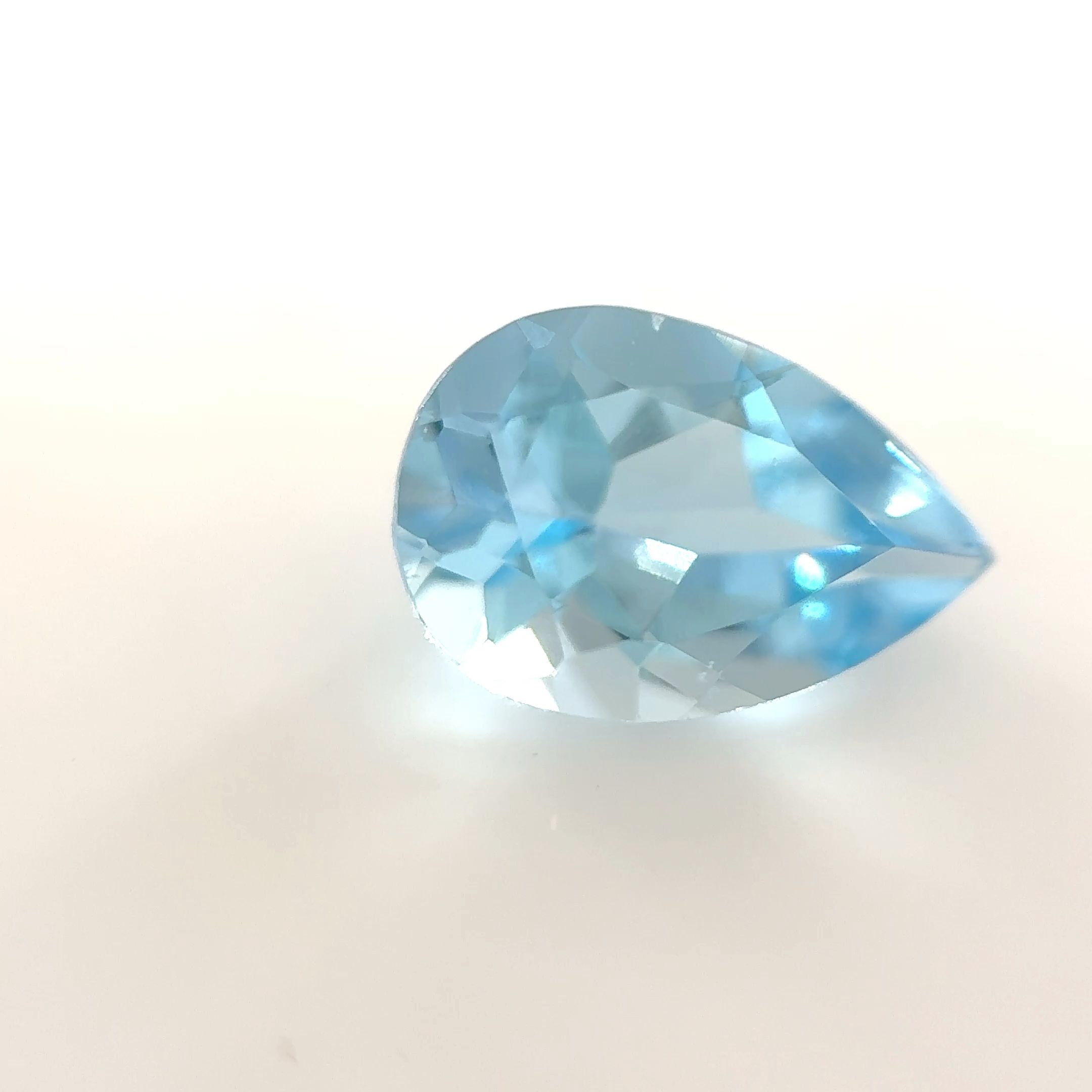 Akwamaryn 1,18 ct, niebieski, szlif gruszka
