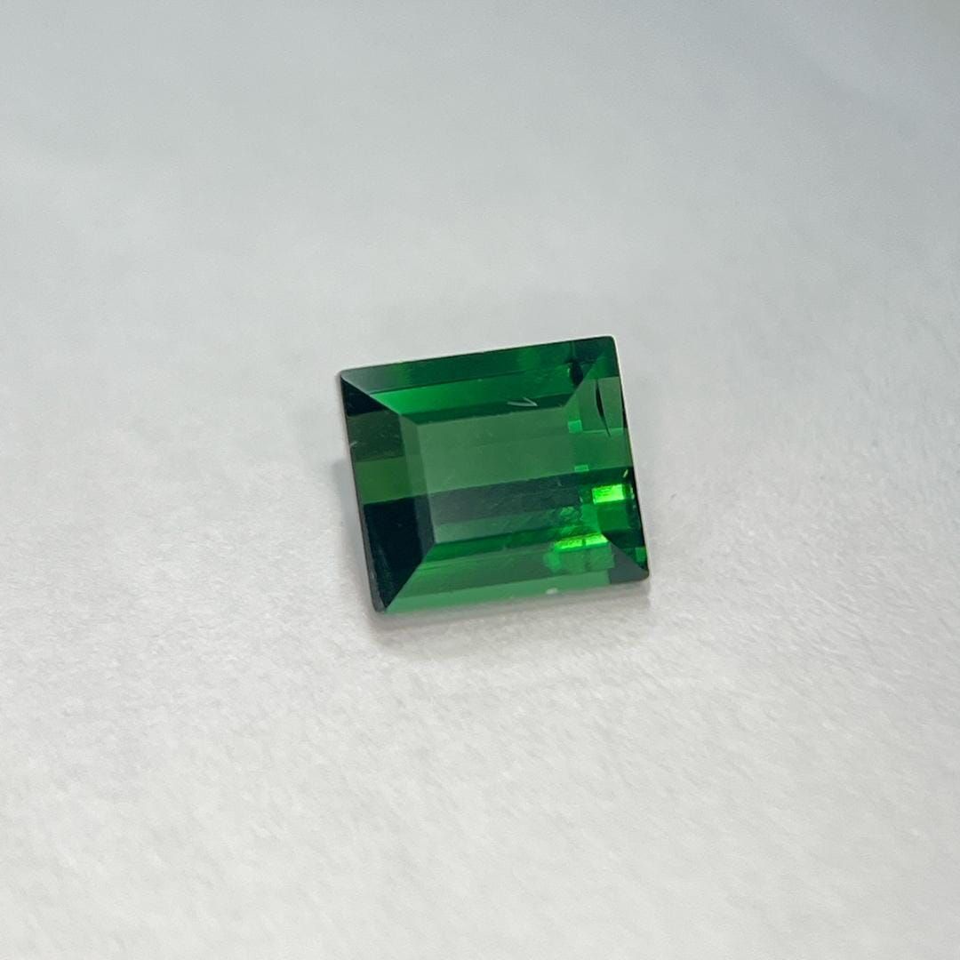 Turmalin 1,94 ct, zielony, szlif bagietka