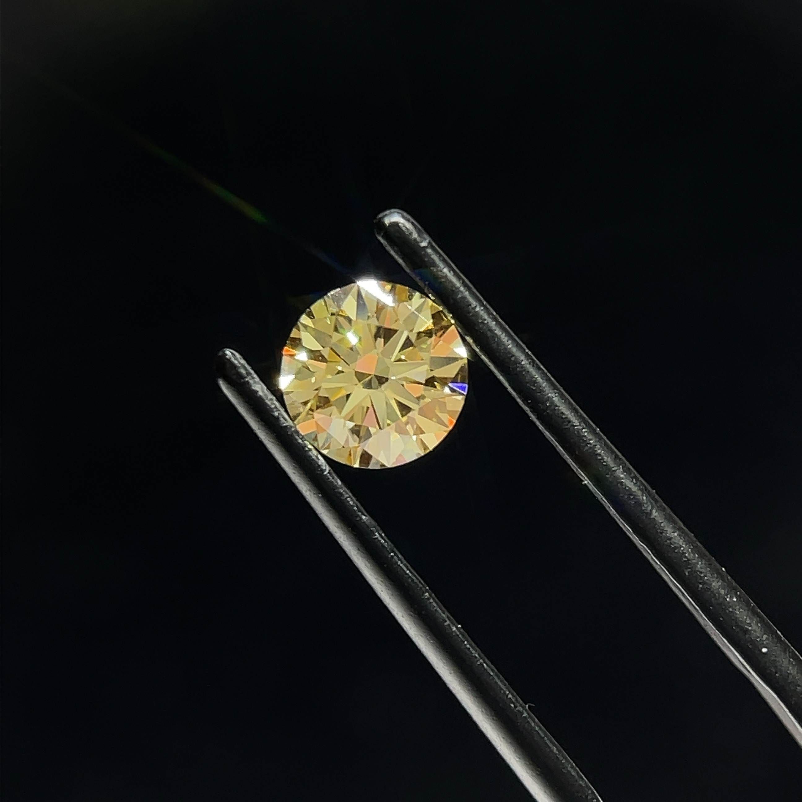 0.73 CT Fancy Yellow ROUND